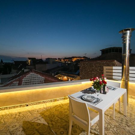 Jacuzzi Suite In The Heart Of Oldtown 레팀노 외부 사진