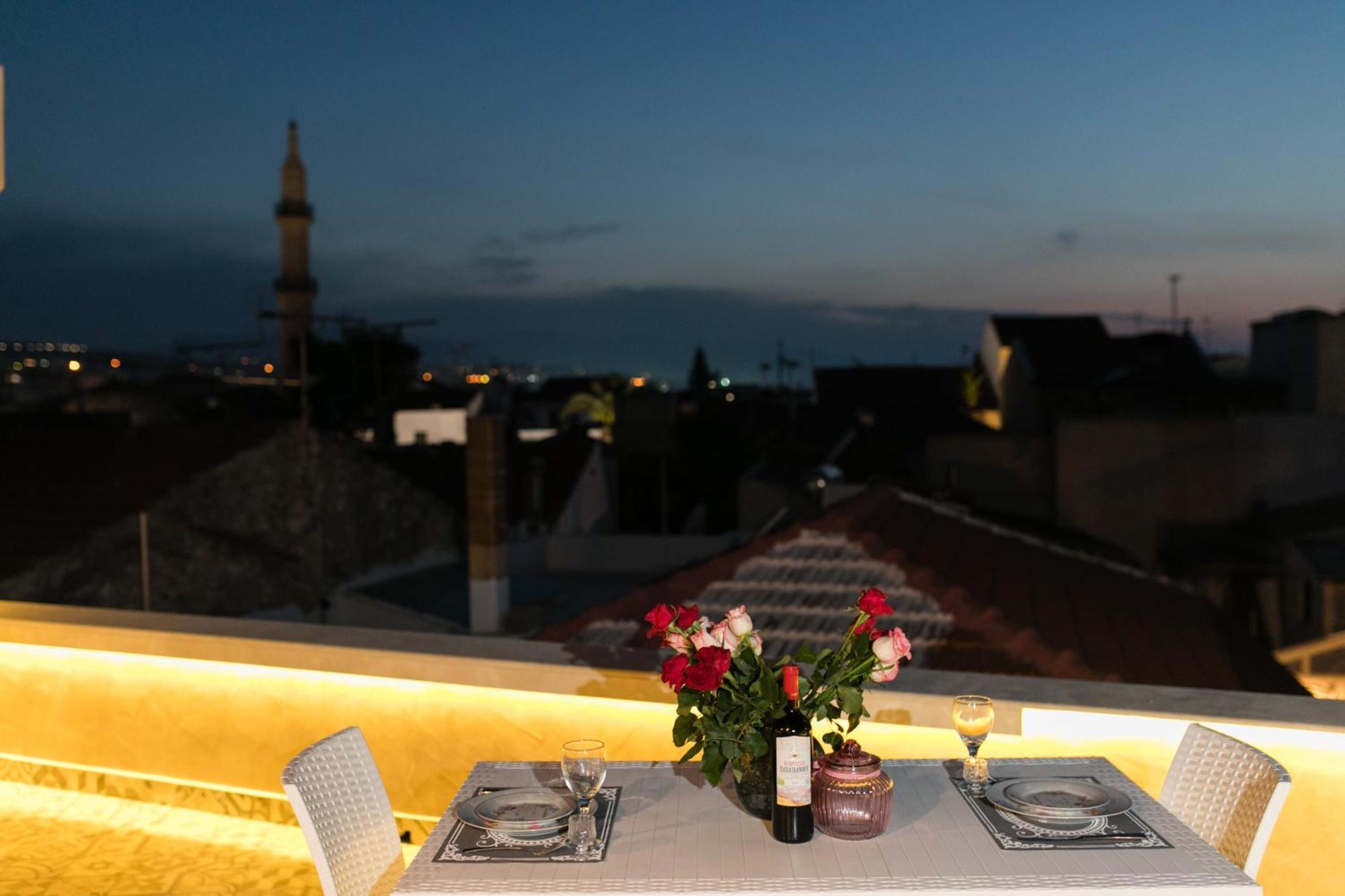 Jacuzzi Suite In The Heart Of Oldtown 레팀노 외부 사진