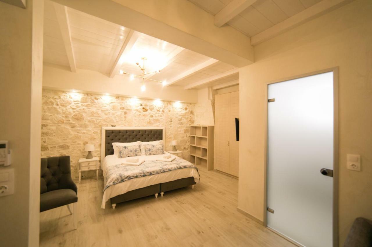 Jacuzzi Suite In The Heart Of Oldtown 레팀노 외부 사진