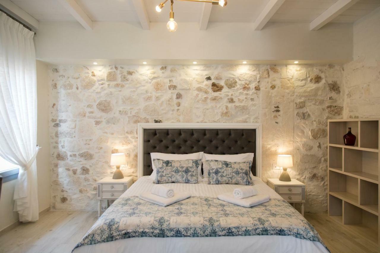 Jacuzzi Suite In The Heart Of Oldtown 레팀노 외부 사진