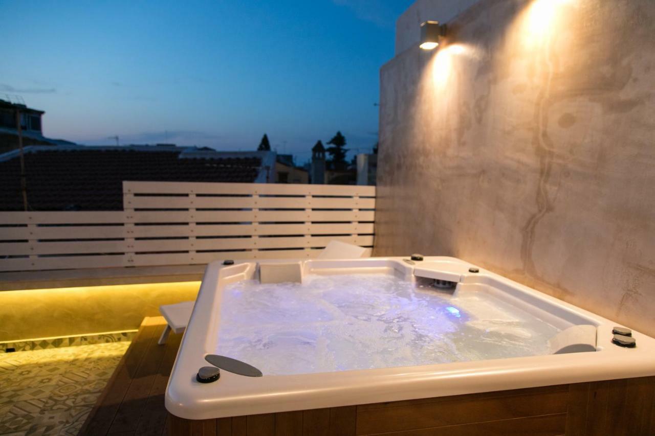Jacuzzi Suite In The Heart Of Oldtown 레팀노 외부 사진