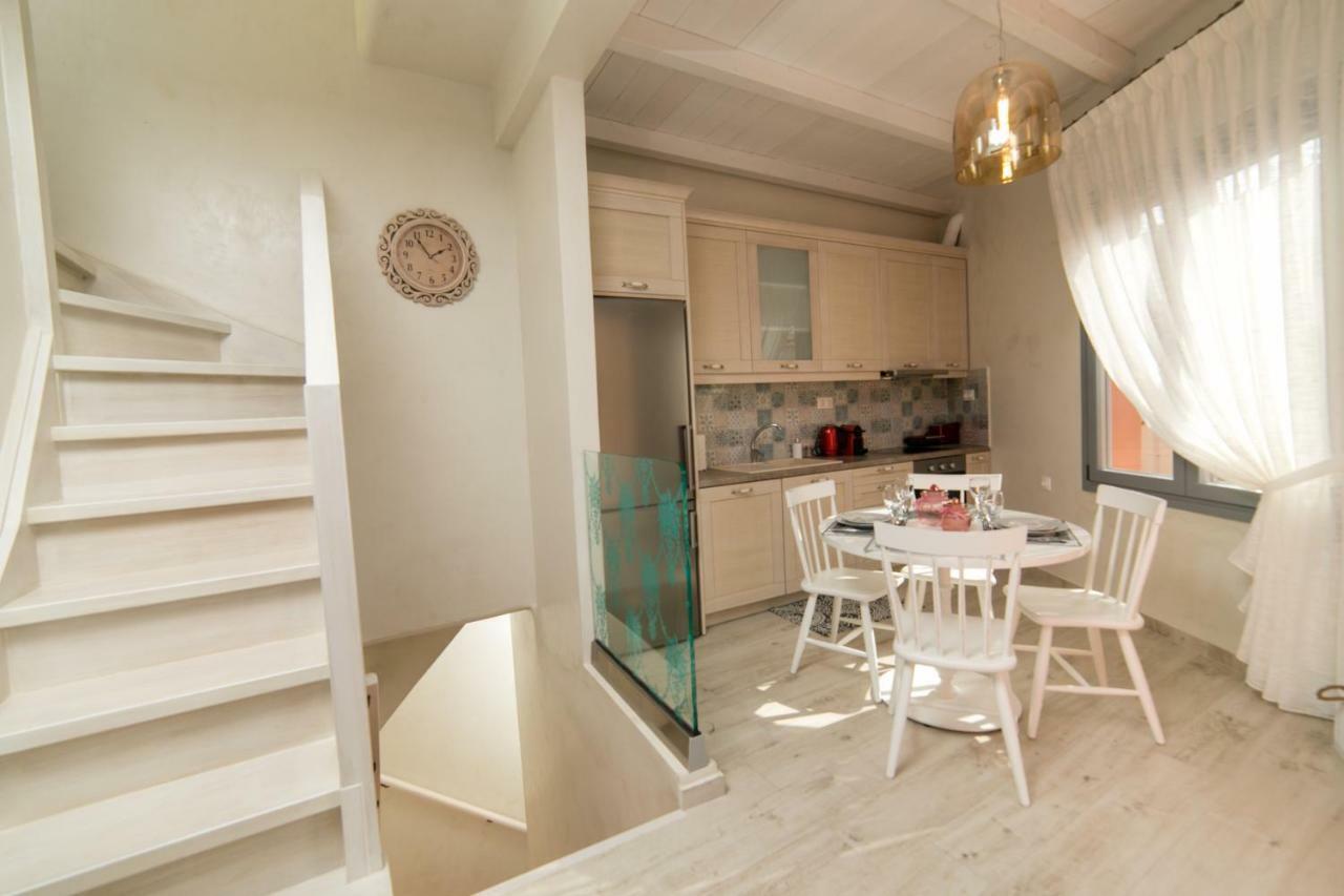Jacuzzi Suite In The Heart Of Oldtown 레팀노 외부 사진