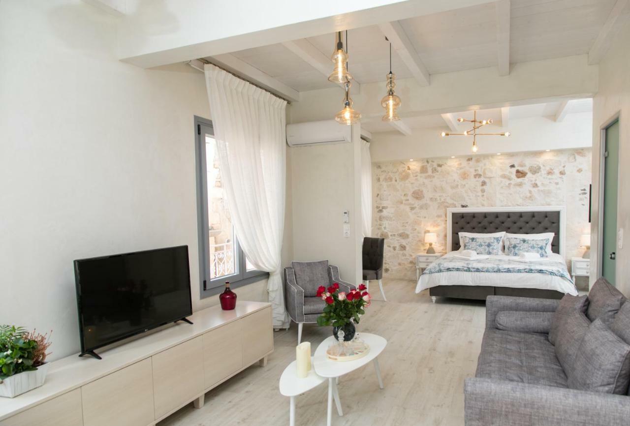 Jacuzzi Suite In The Heart Of Oldtown 레팀노 외부 사진