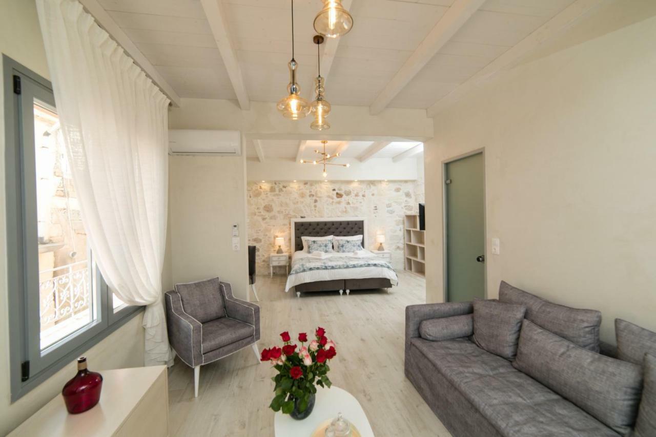 Jacuzzi Suite In The Heart Of Oldtown 레팀노 외부 사진