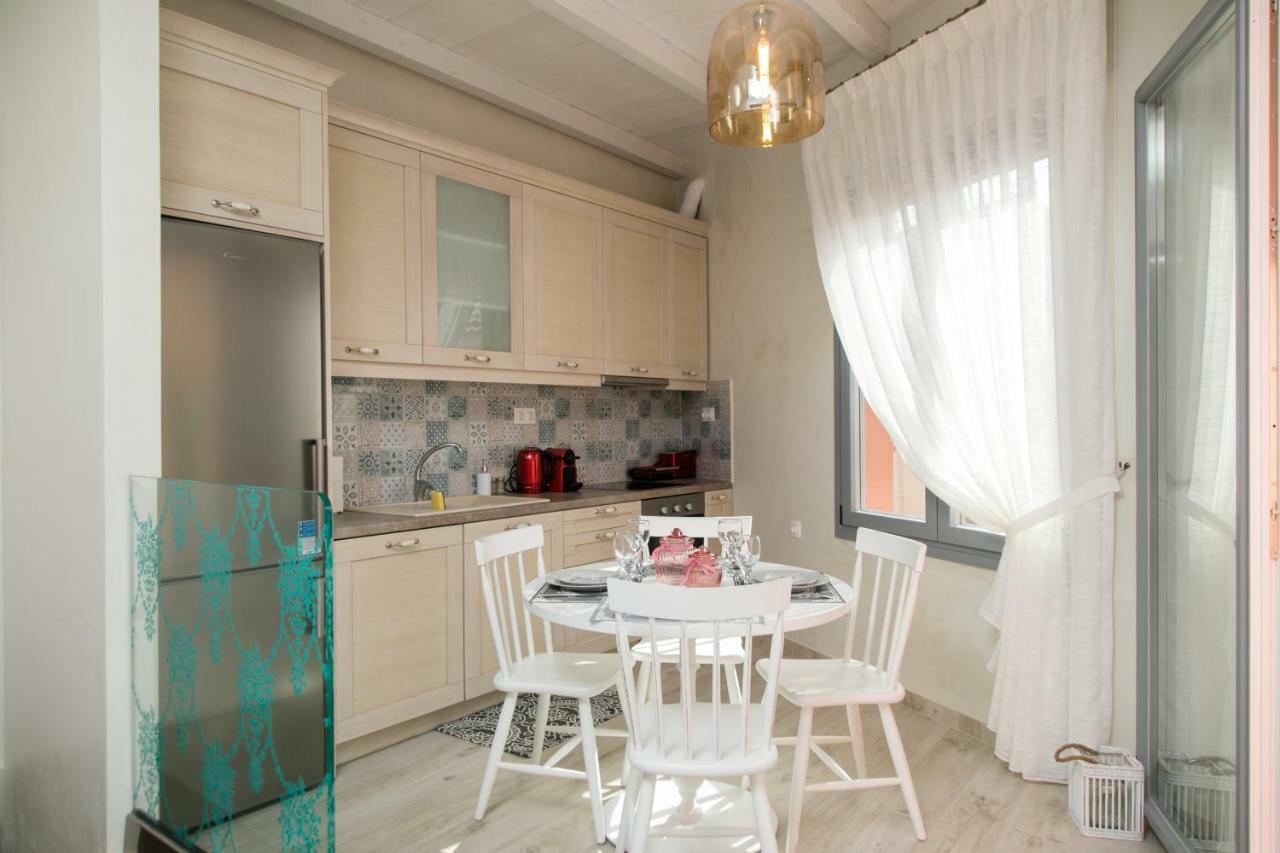 Jacuzzi Suite In The Heart Of Oldtown 레팀노 외부 사진
