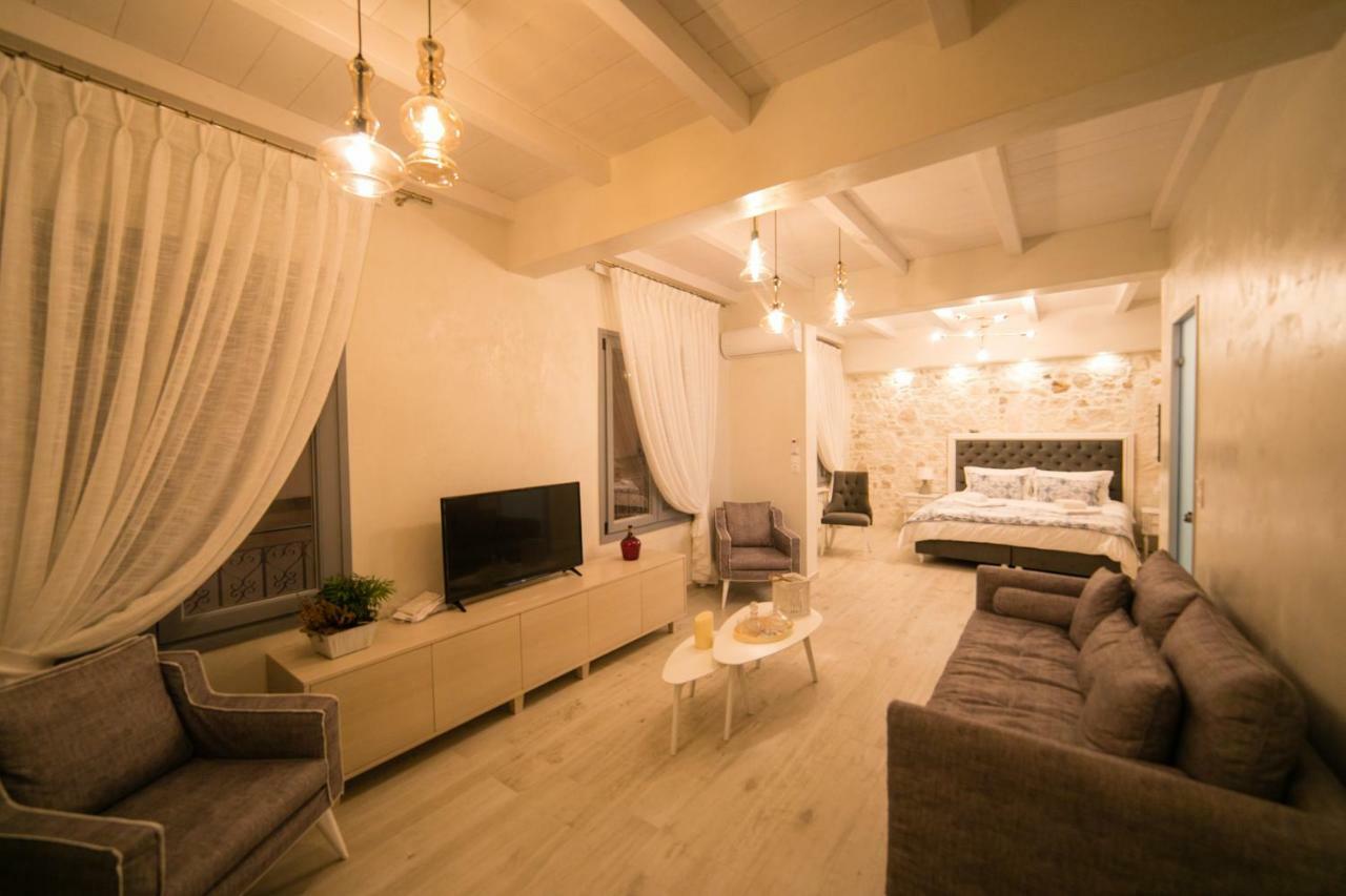 Jacuzzi Suite In The Heart Of Oldtown 레팀노 외부 사진