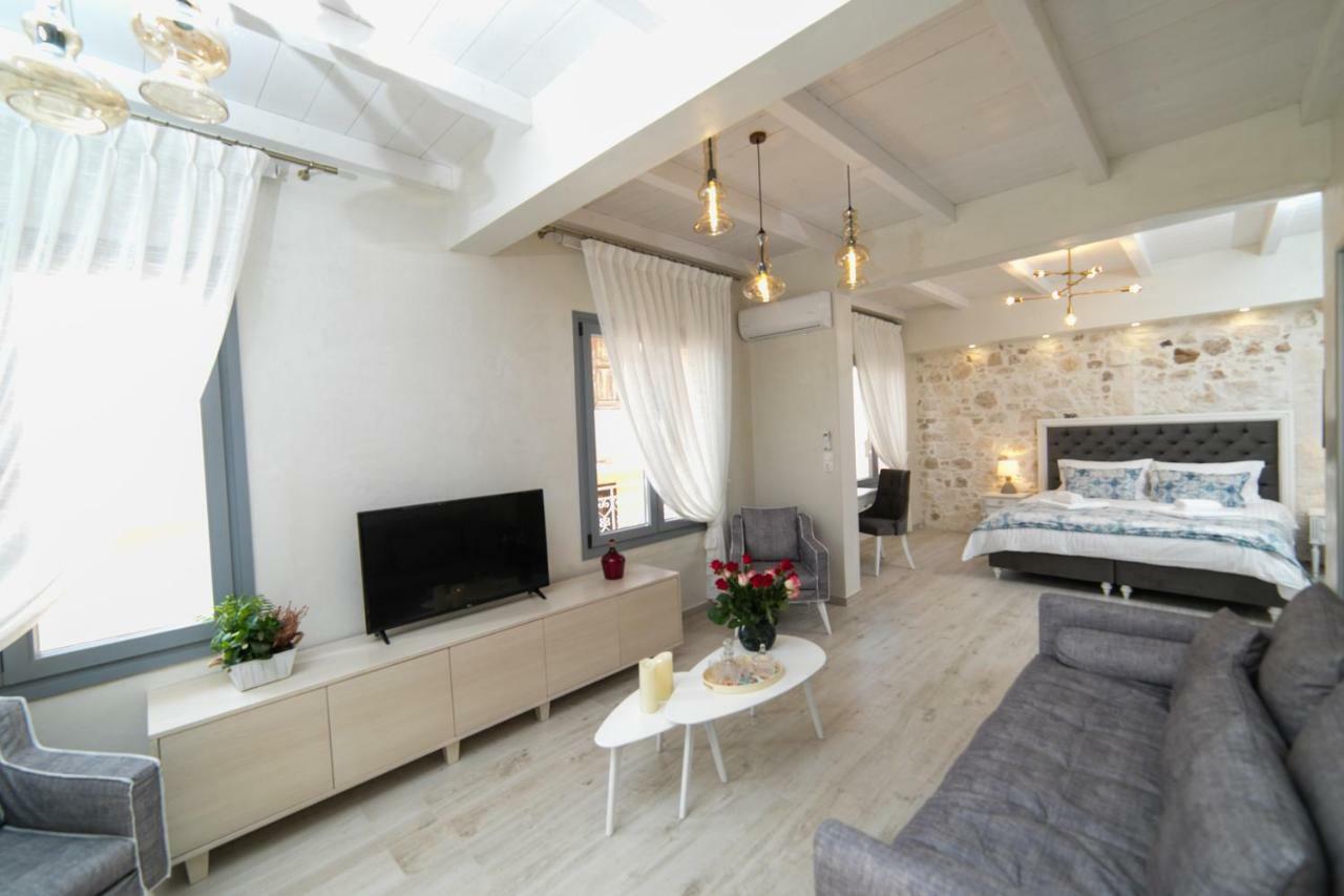 Jacuzzi Suite In The Heart Of Oldtown 레팀노 외부 사진