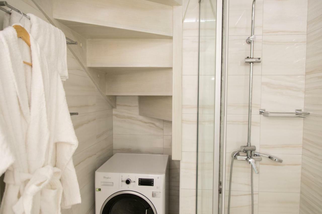 Jacuzzi Suite In The Heart Of Oldtown 레팀노 외부 사진