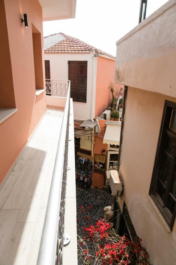Jacuzzi Suite In The Heart Of Oldtown 레팀노 외부 사진