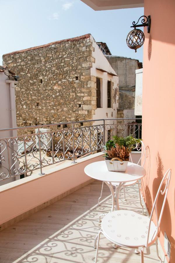Jacuzzi Suite In The Heart Of Oldtown 레팀노 외부 사진